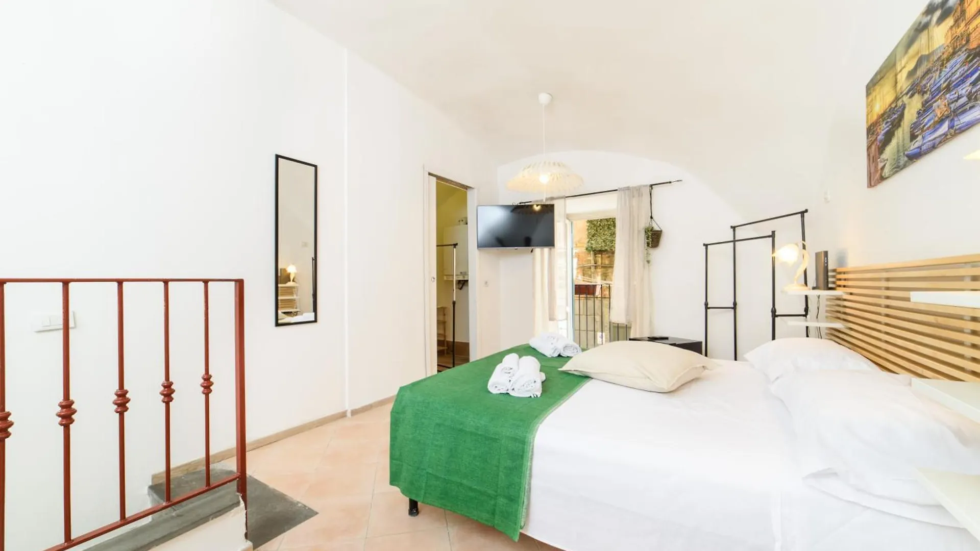 Toto 1 Room Naples