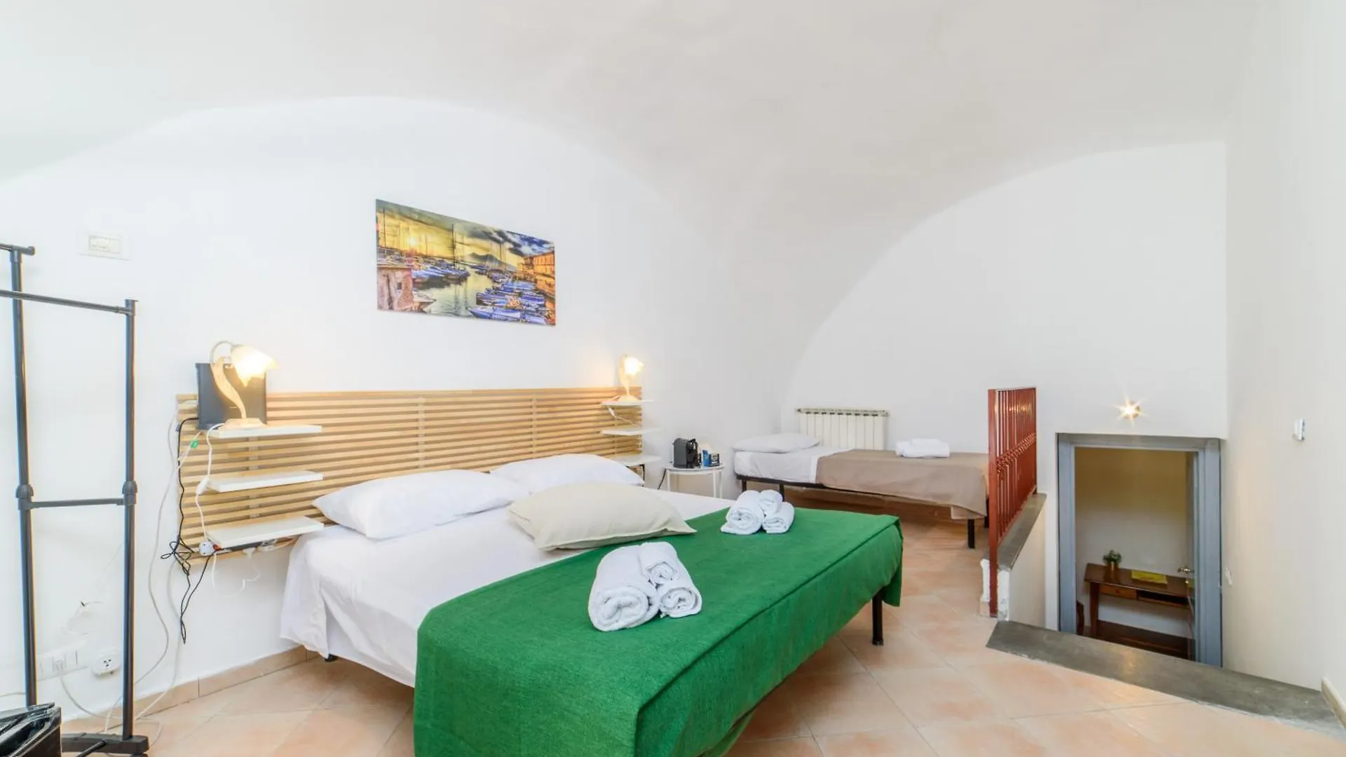 Toto 1 Room Naples